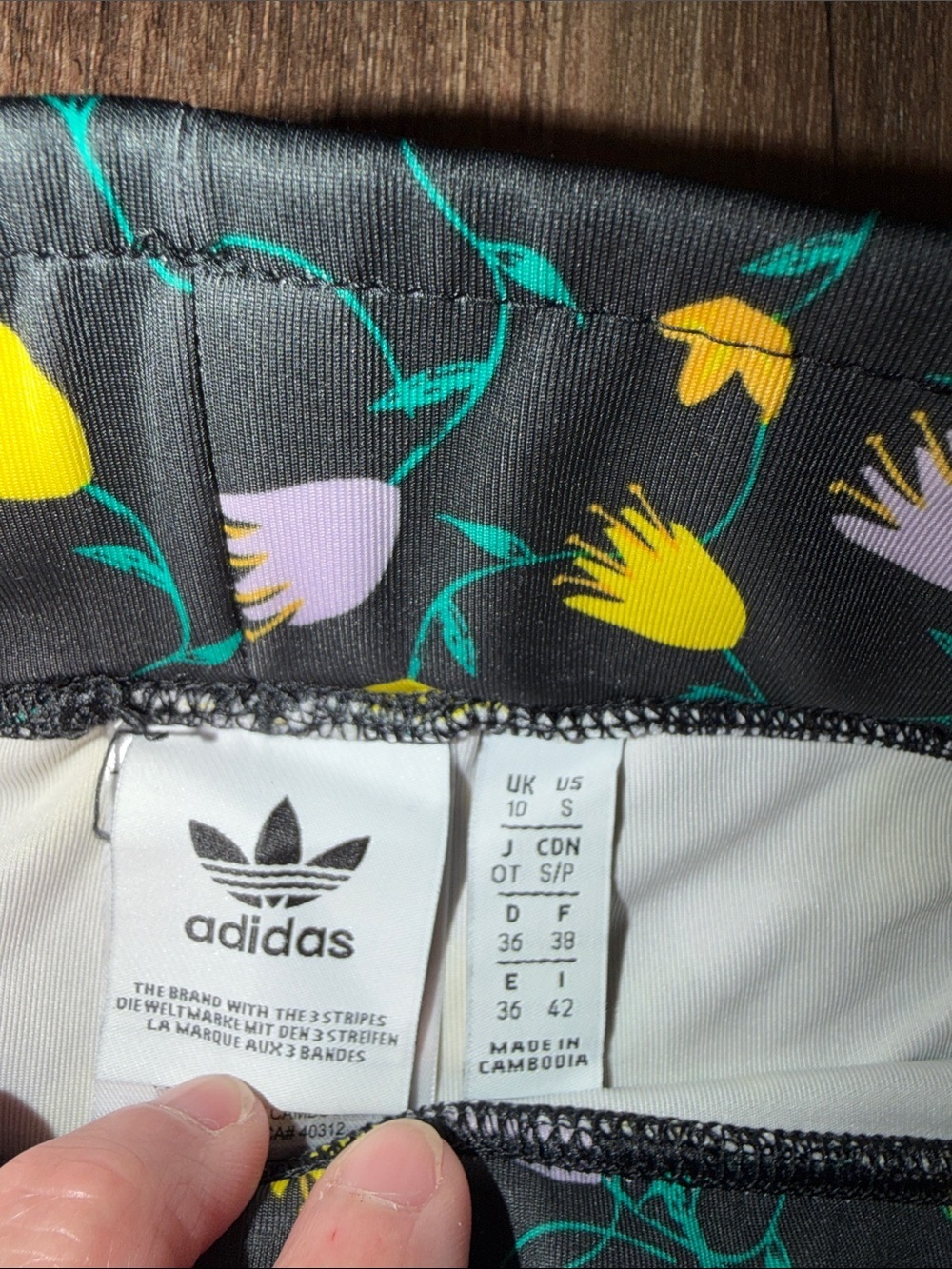 Adidas Originals All Over Print Floral Trefoil Biker Shorts size S EEUC - Picture 3 of 6
